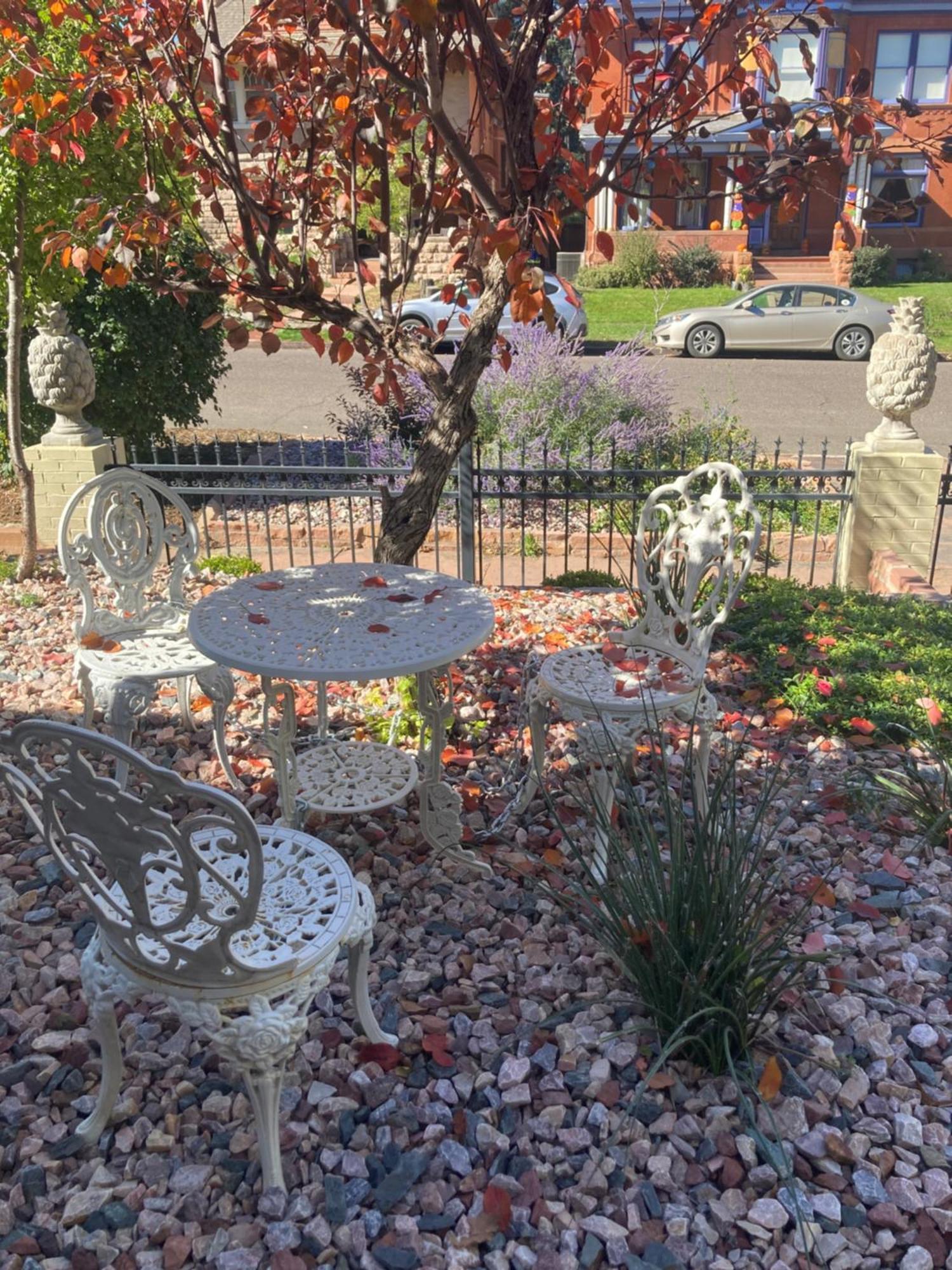 Apartment Pineapple House, Cozy Garden Apartment, Center! Marble-tiled Bathroom! Free Parking! *