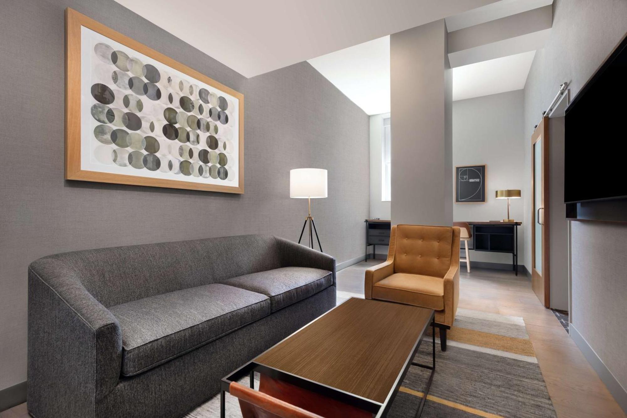 The Slate Downtown, Tapestry By Hilton Hotel 4*
