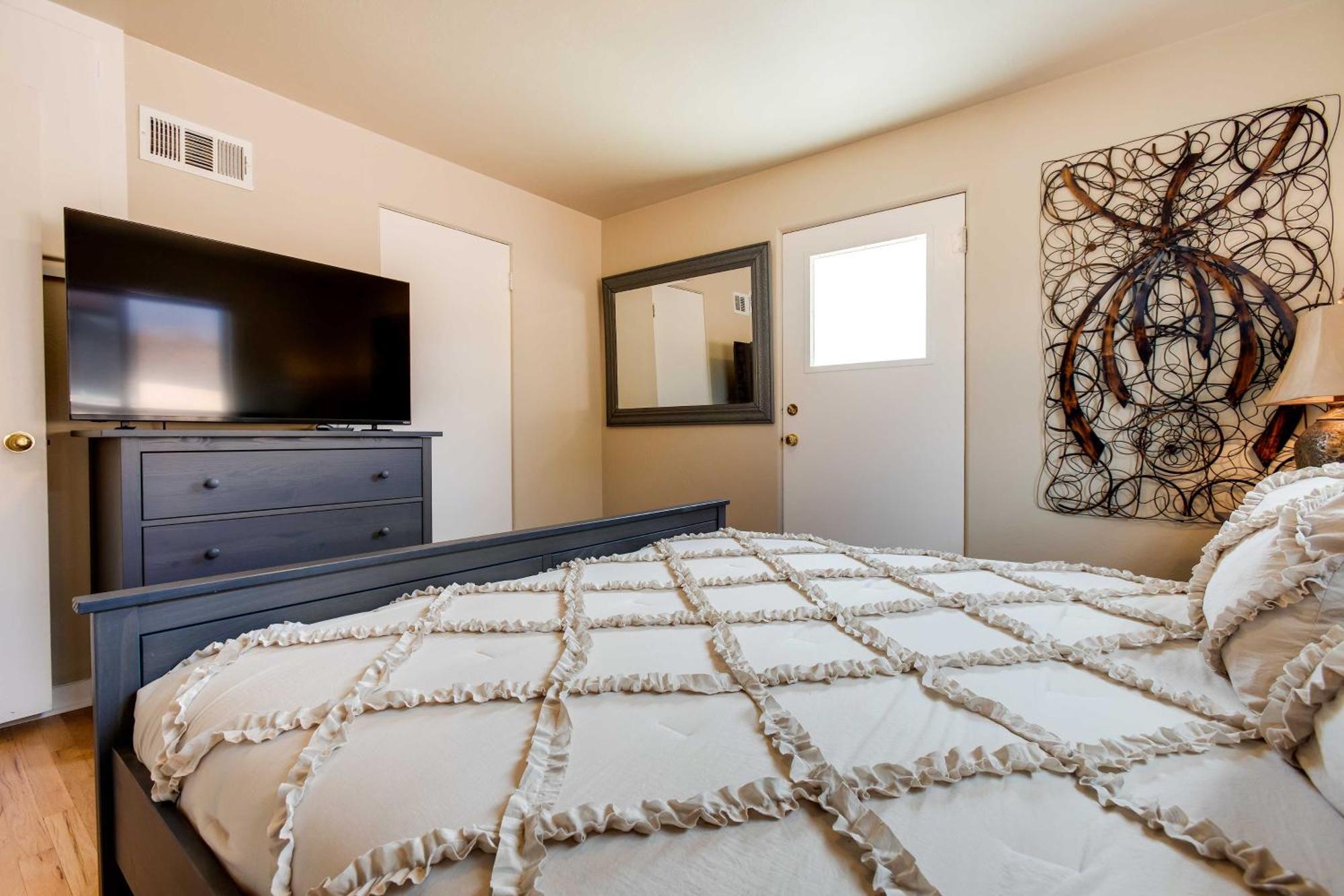 Charming Cherry Creek Duplex 3 Mi To Zoo!
