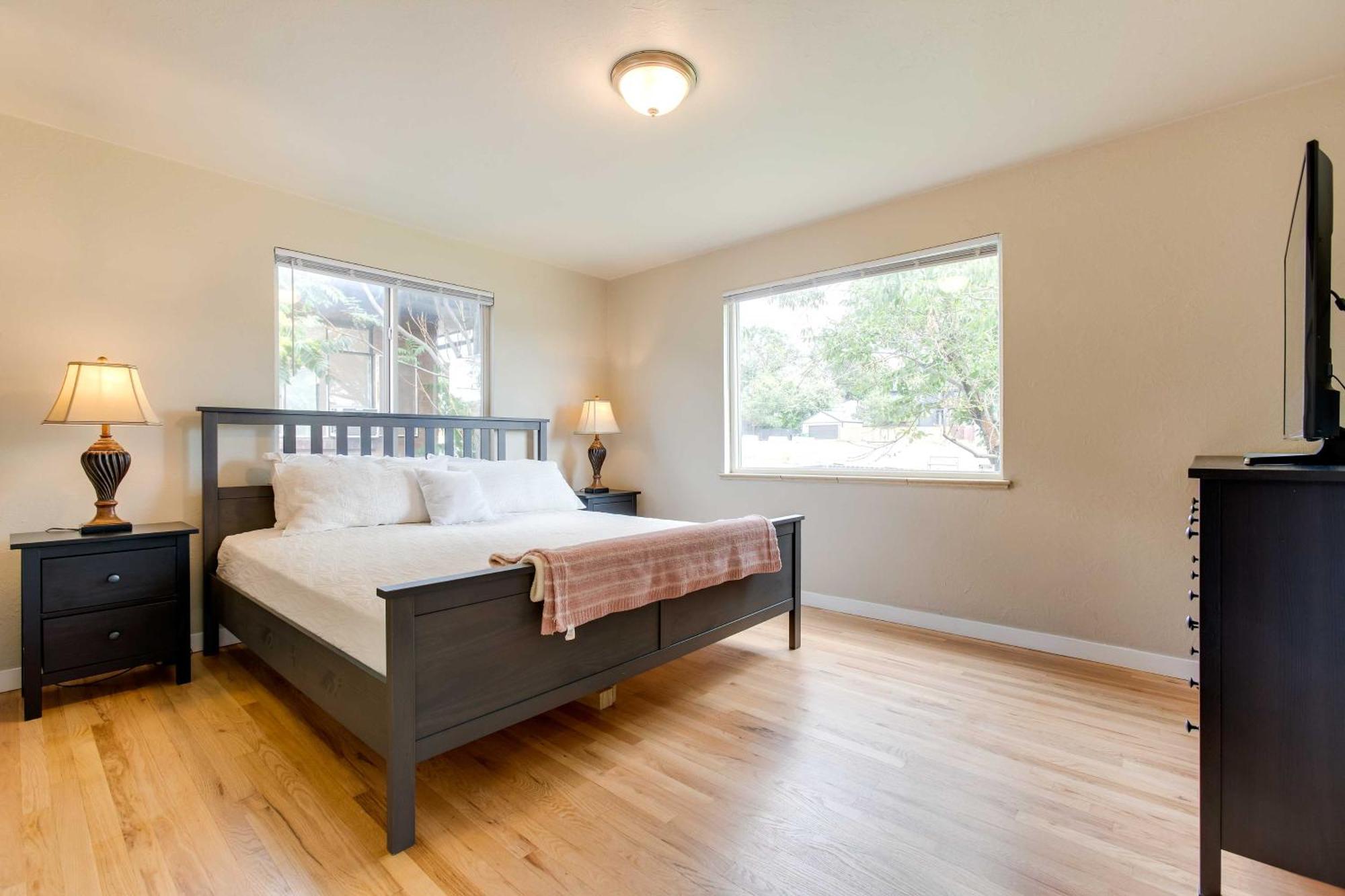 Charming Cherry Creek Duplex 3 Mi To Zoo! *