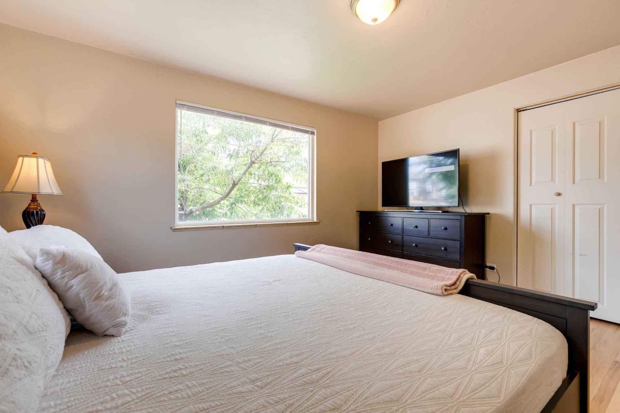 Charming Cherry Creek Duplex 3 Mi To Zoo!