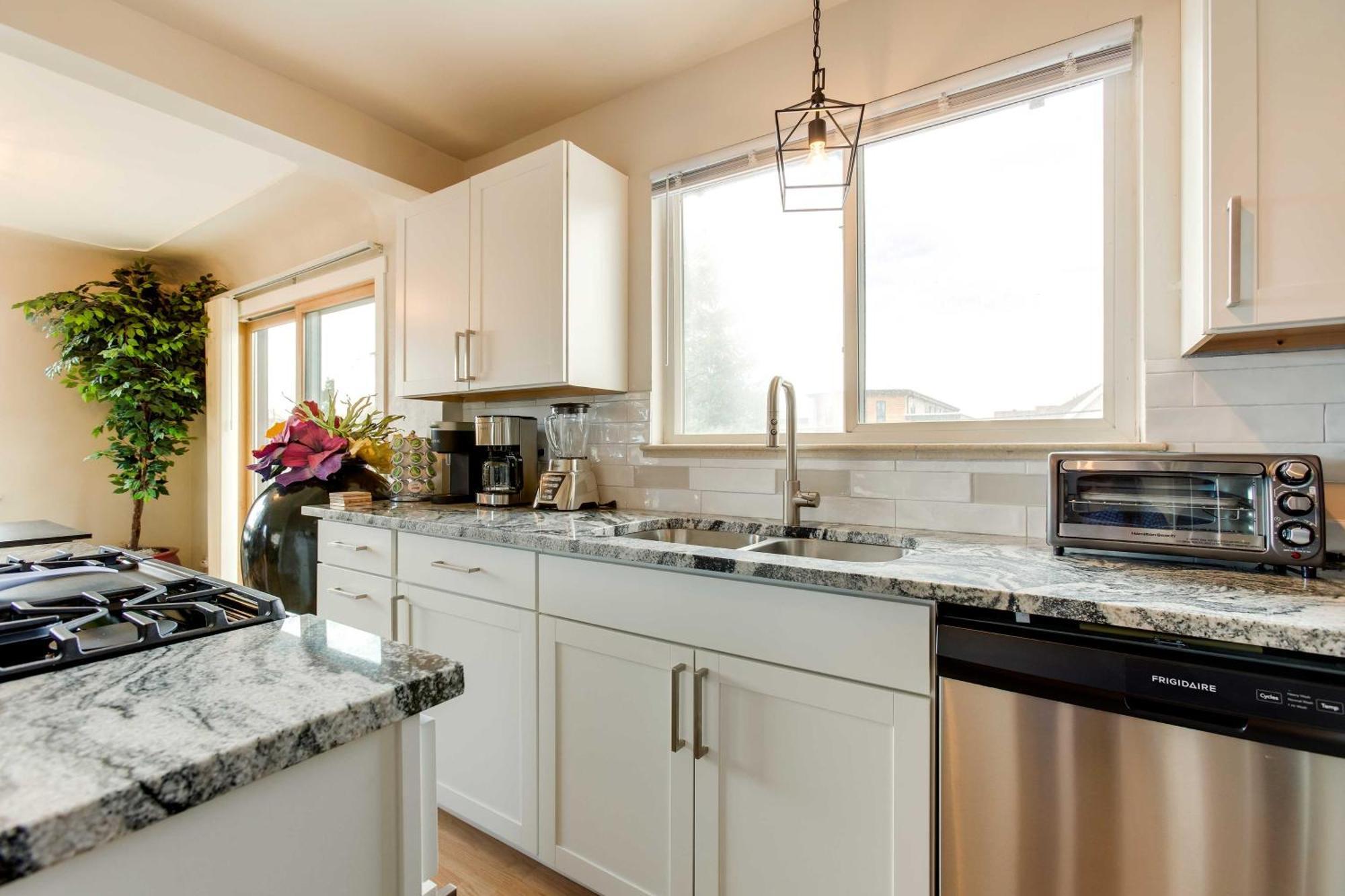 Charming Cherry Creek Duplex 3 Mi To Zoo! *