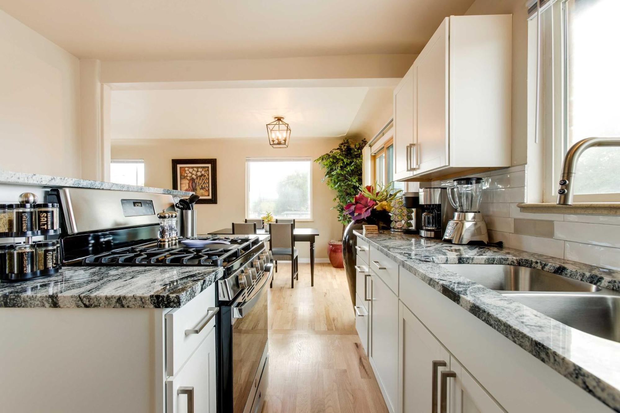 Charming Cherry Creek Duplex 3 Mi To Zoo!