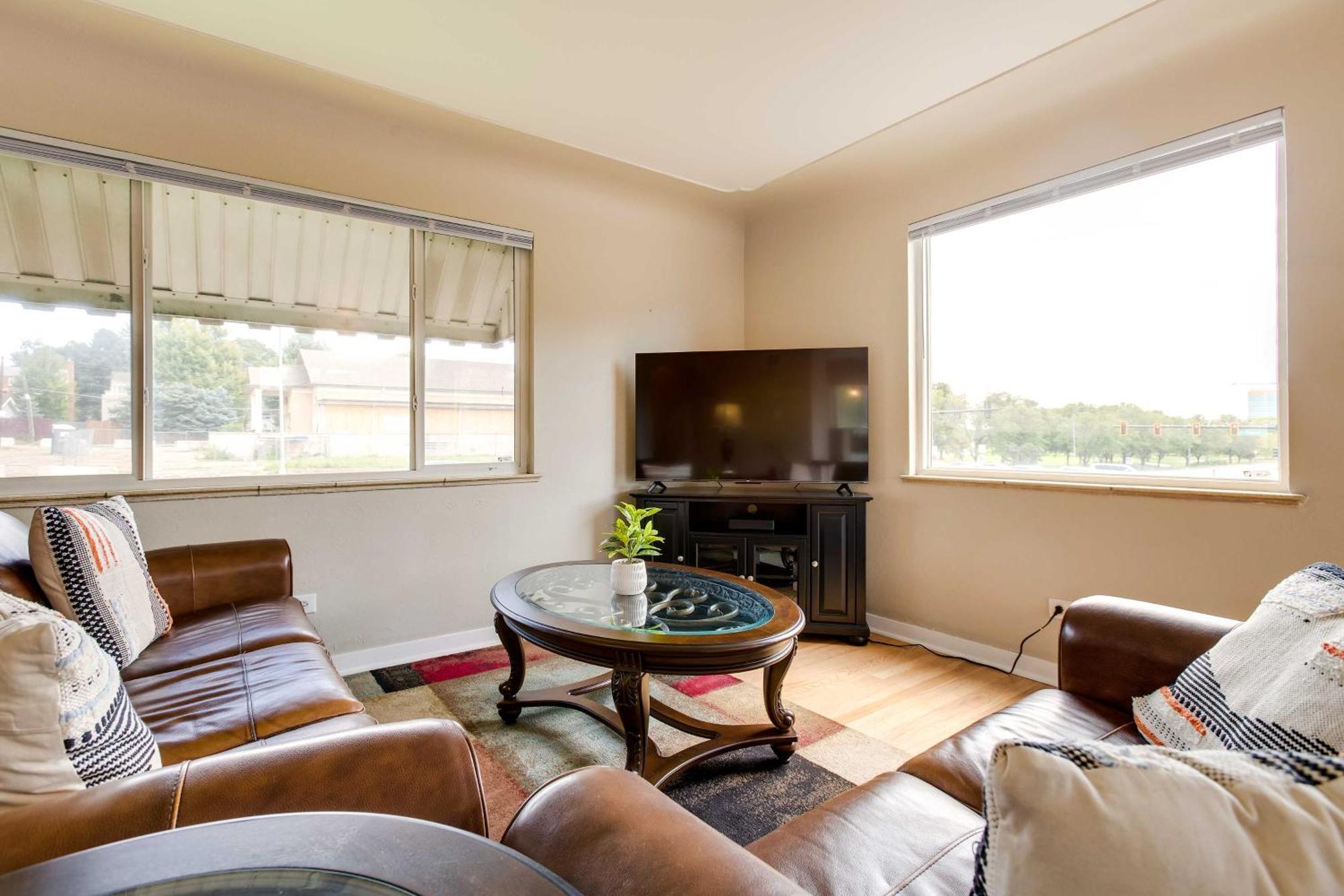 Charming Cherry Creek Duplex 3 Mi To Zoo! Holiday home