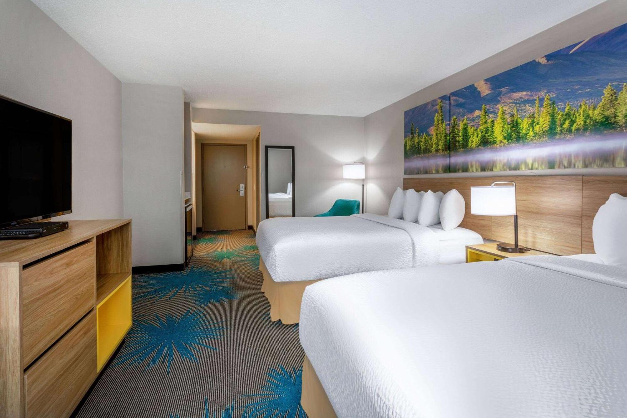 Days & By Wyndham International Airport Hotel Denver