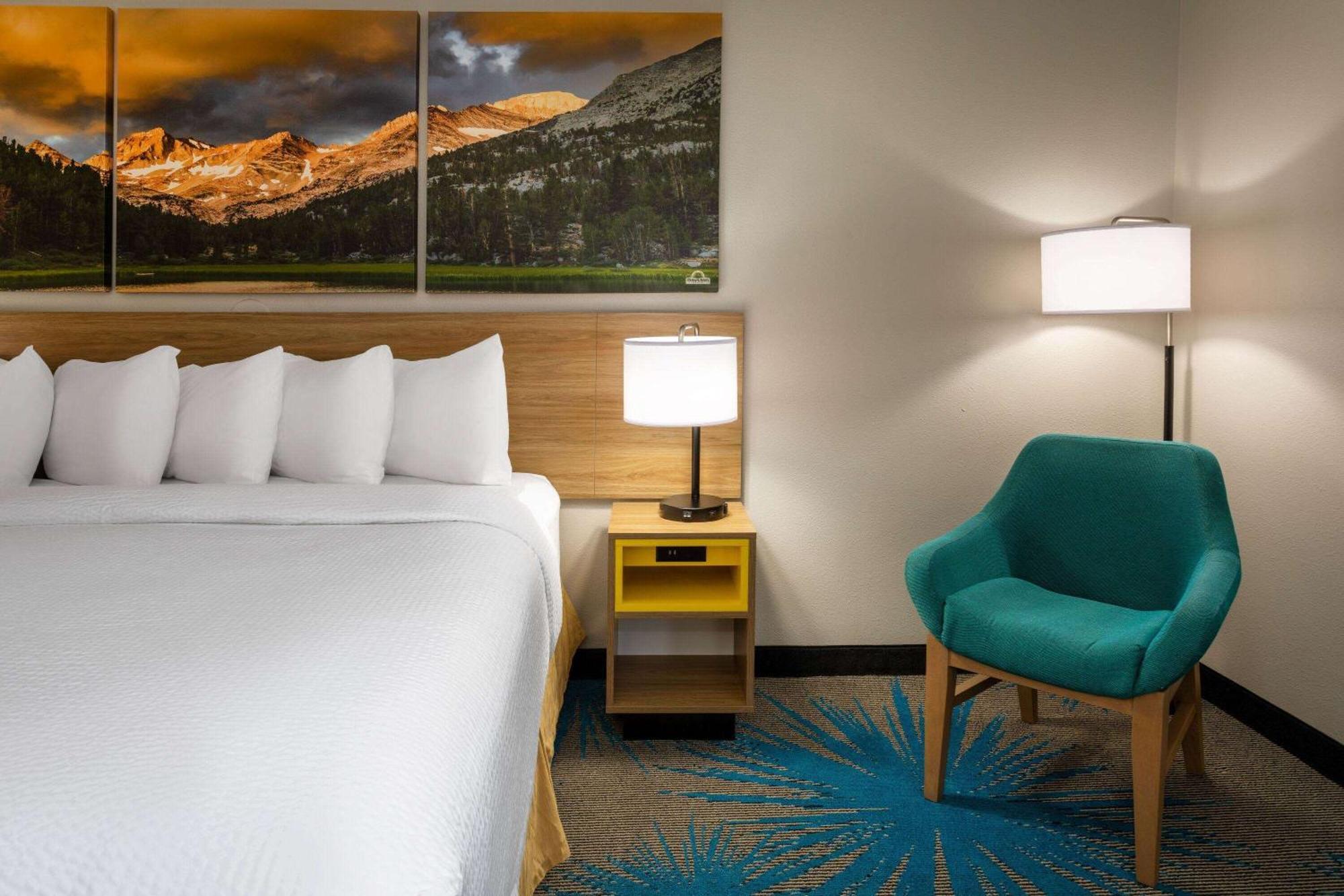 Days & By Wyndham International Airport Hotel 2*