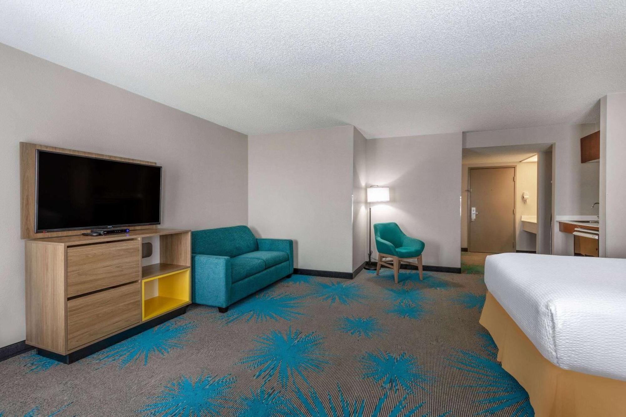 Days & By Wyndham International Airport Hotel Denver