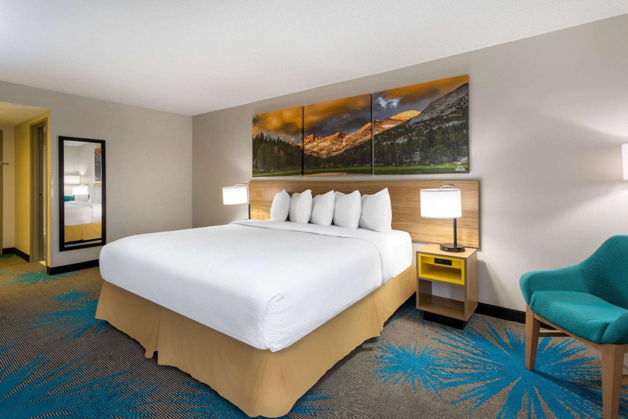 Days & By Wyndham International Airport
