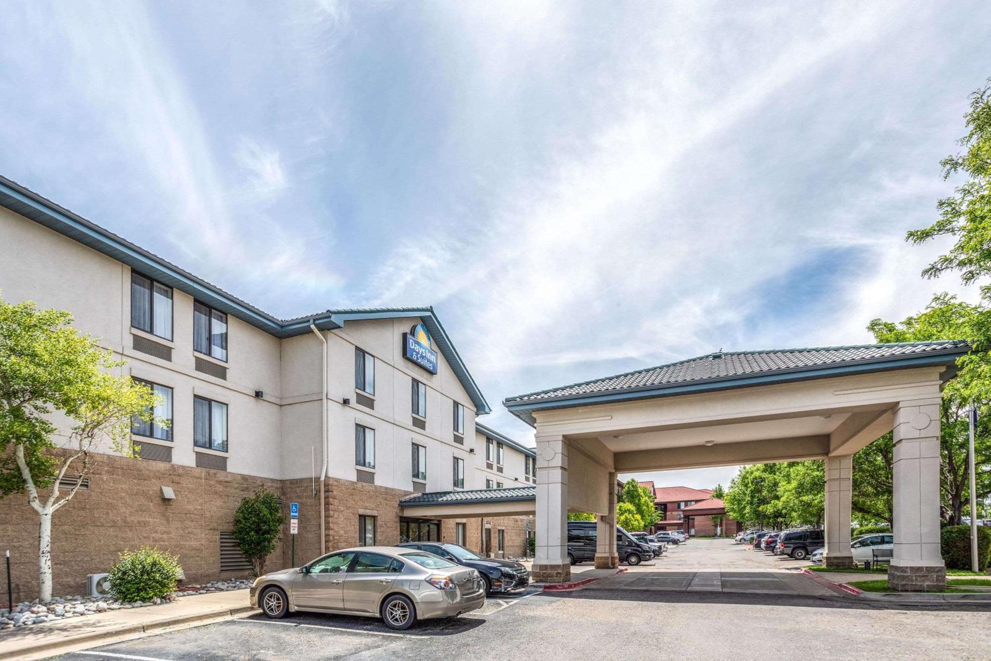 Days & By Wyndham International Airport 2*