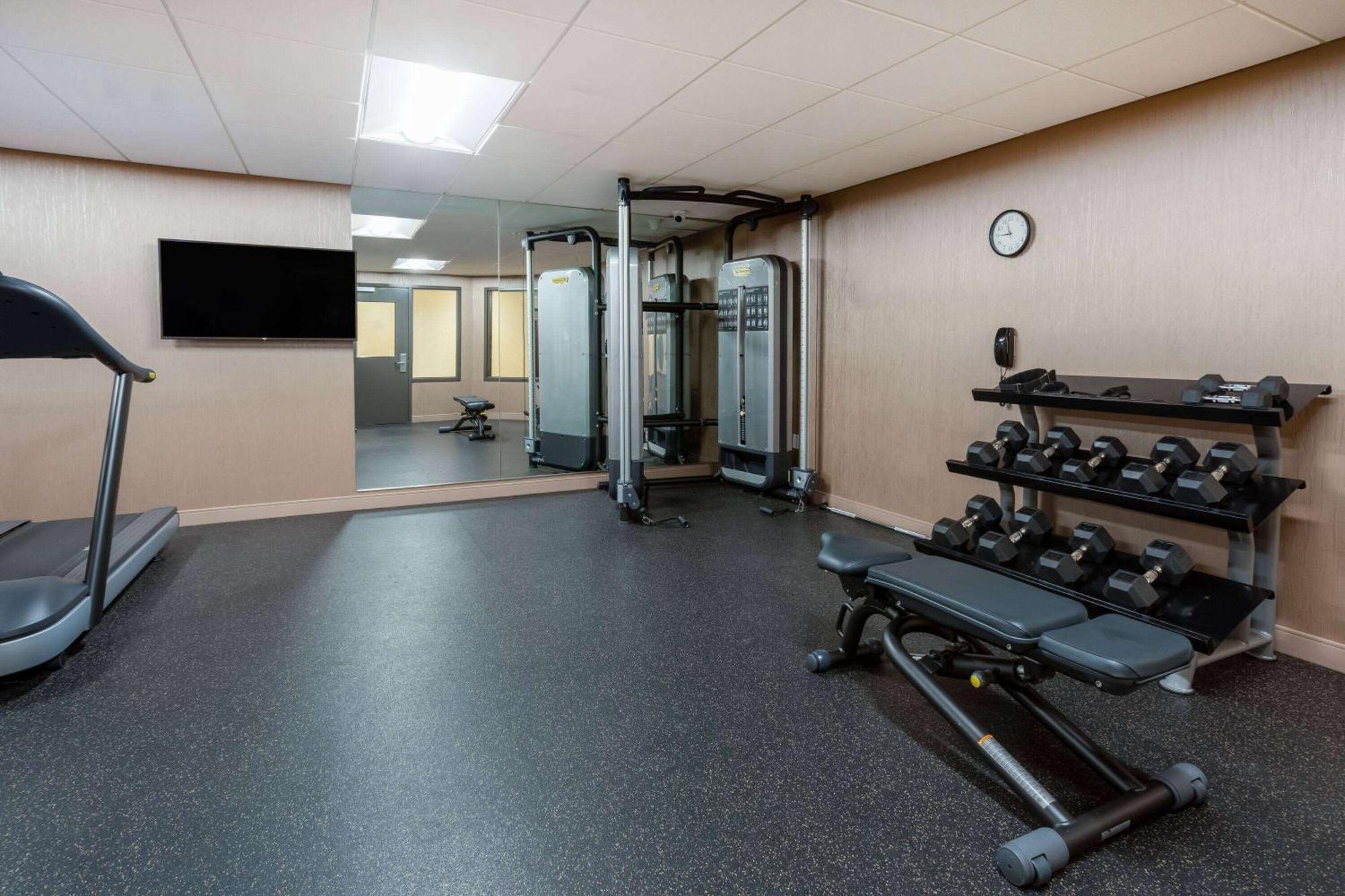 Days & By Wyndham International Airport Hotel Denver