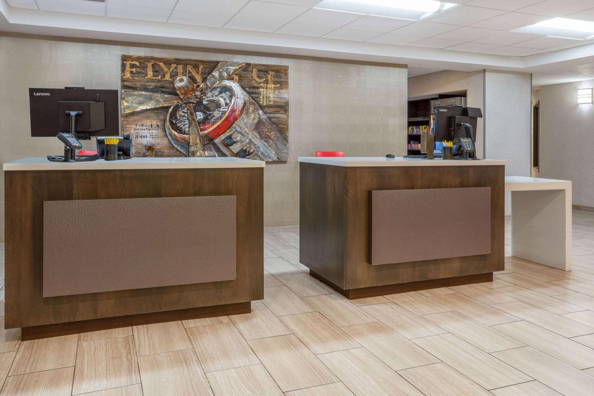Hotel Days & By Wyndham International Airport 2*