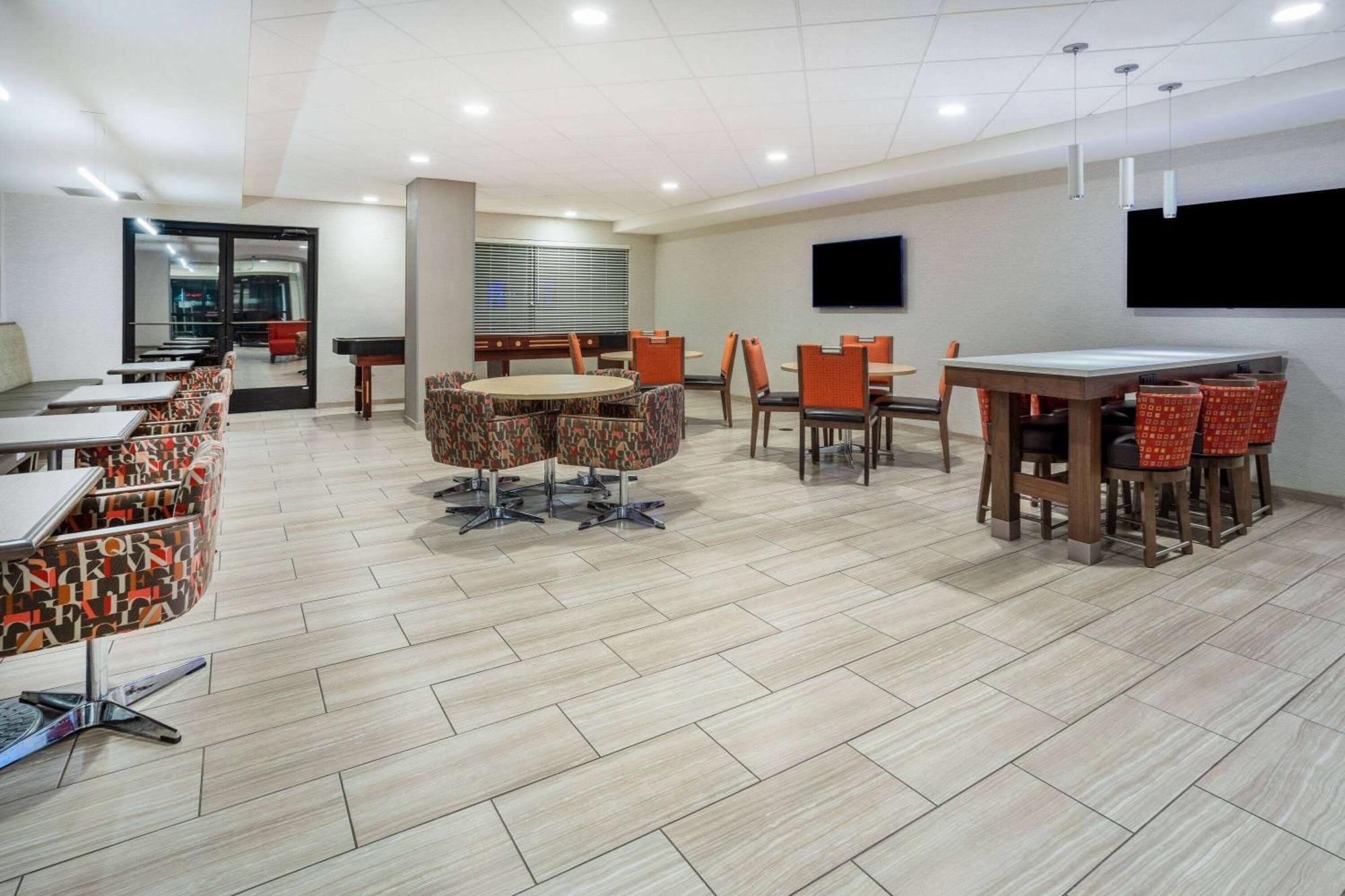 Days & By Wyndham International Airport Hotel 2*