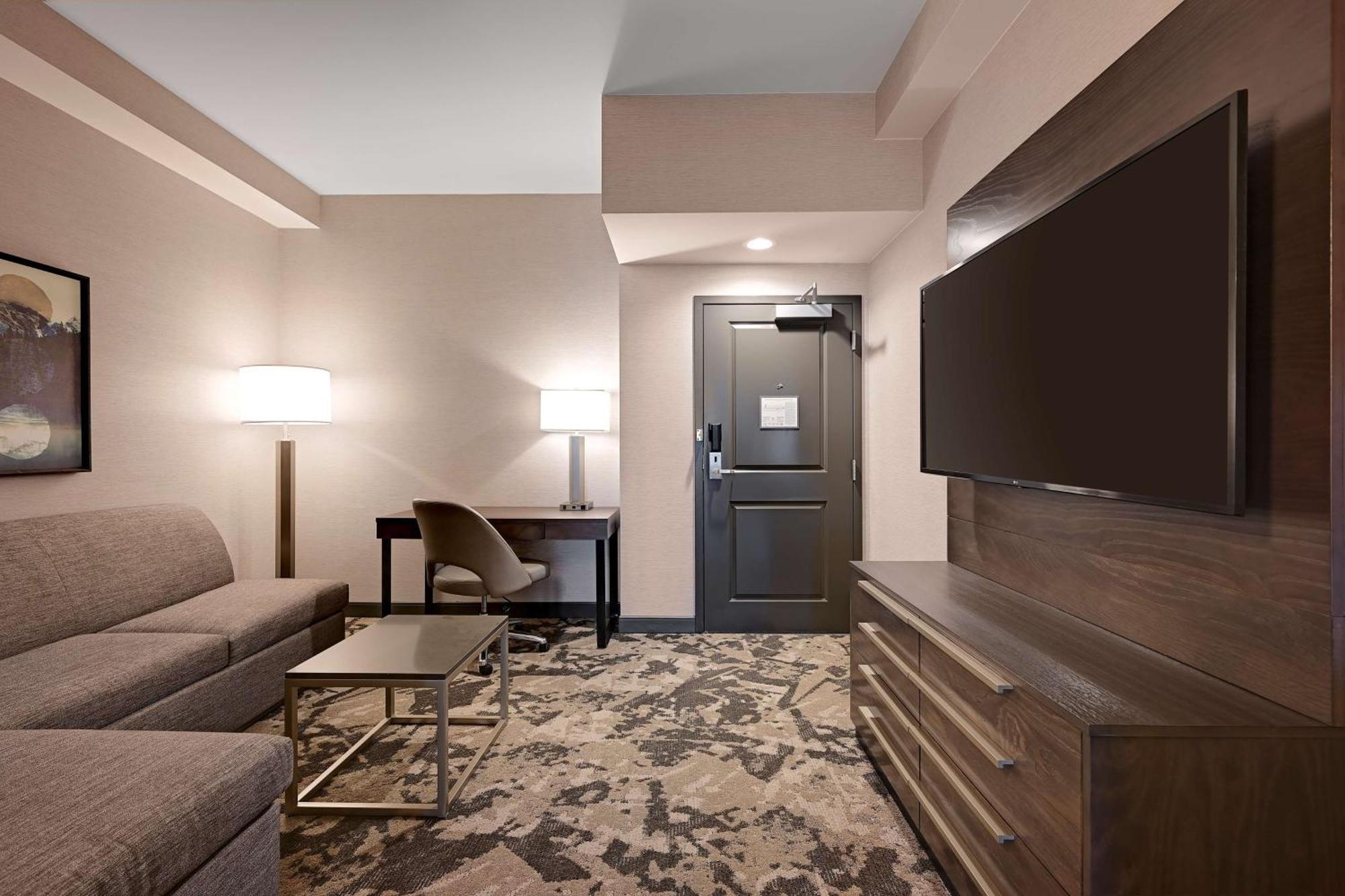 Hotel Doubletree By Hilton International Airport, Co 4*