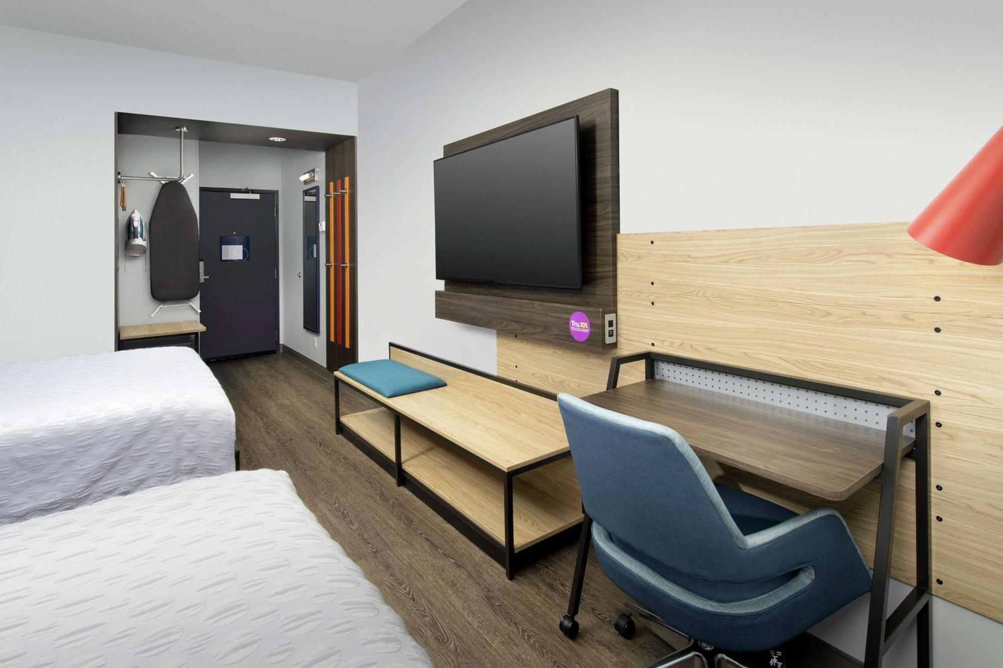 Hotel Tru By Hilton Airport Tower Road 3*