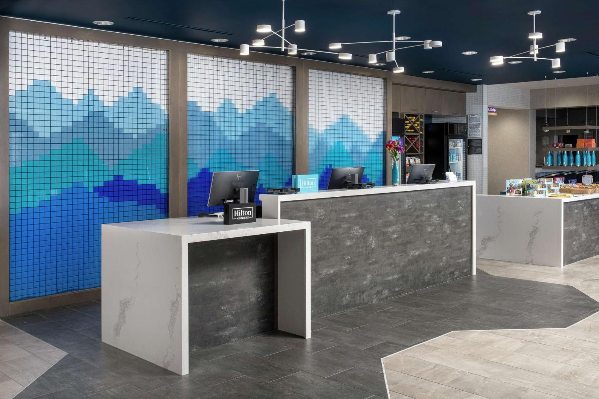 Hotel Tru By Hilton Airport Tower Road 3*