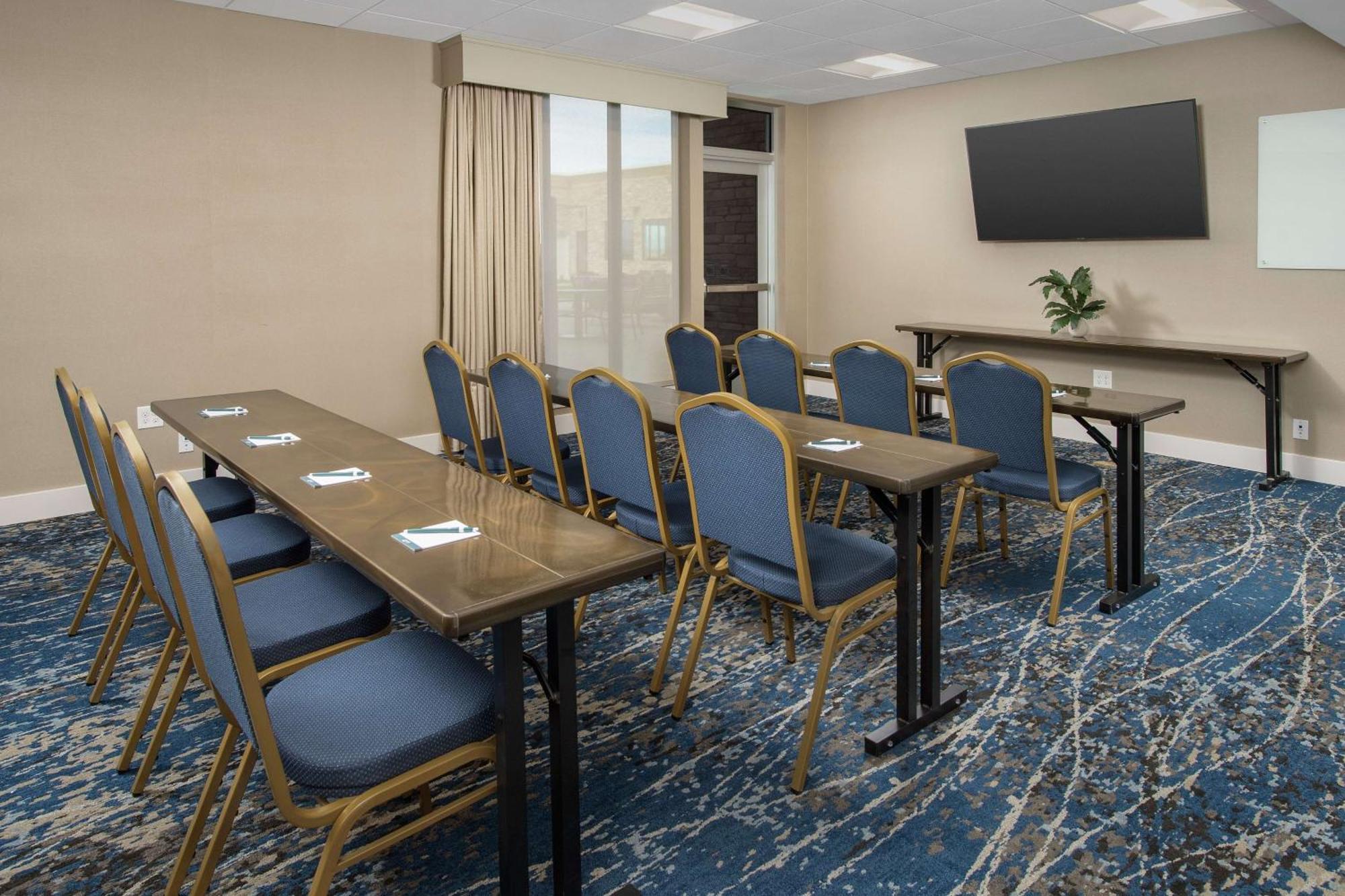 Tru By Hilton Airport Tower Road Hotel 3*