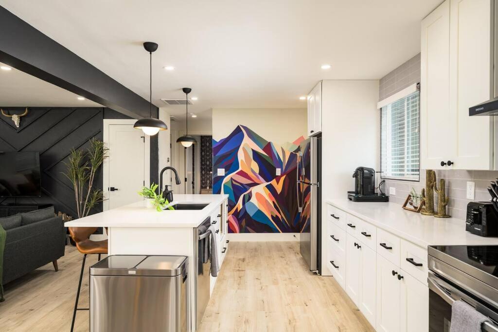 Wild West Disco Haus! New Hot Tub, Patio + Gym Holiday home Denver