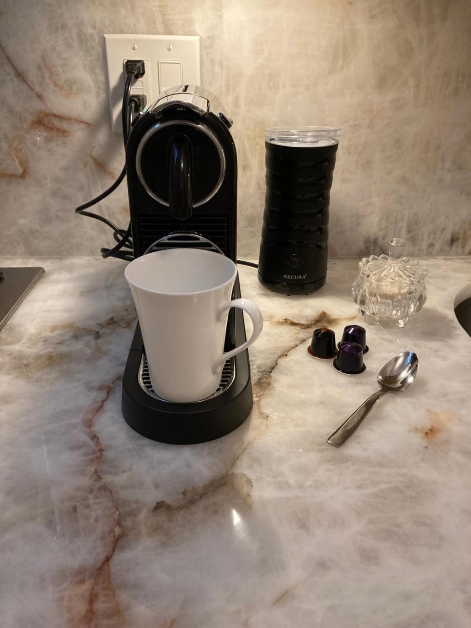 Apartment Pineapple House, Cozy Garden Apartment, Center! Marble-tiled Bathroom! Free Parking! *