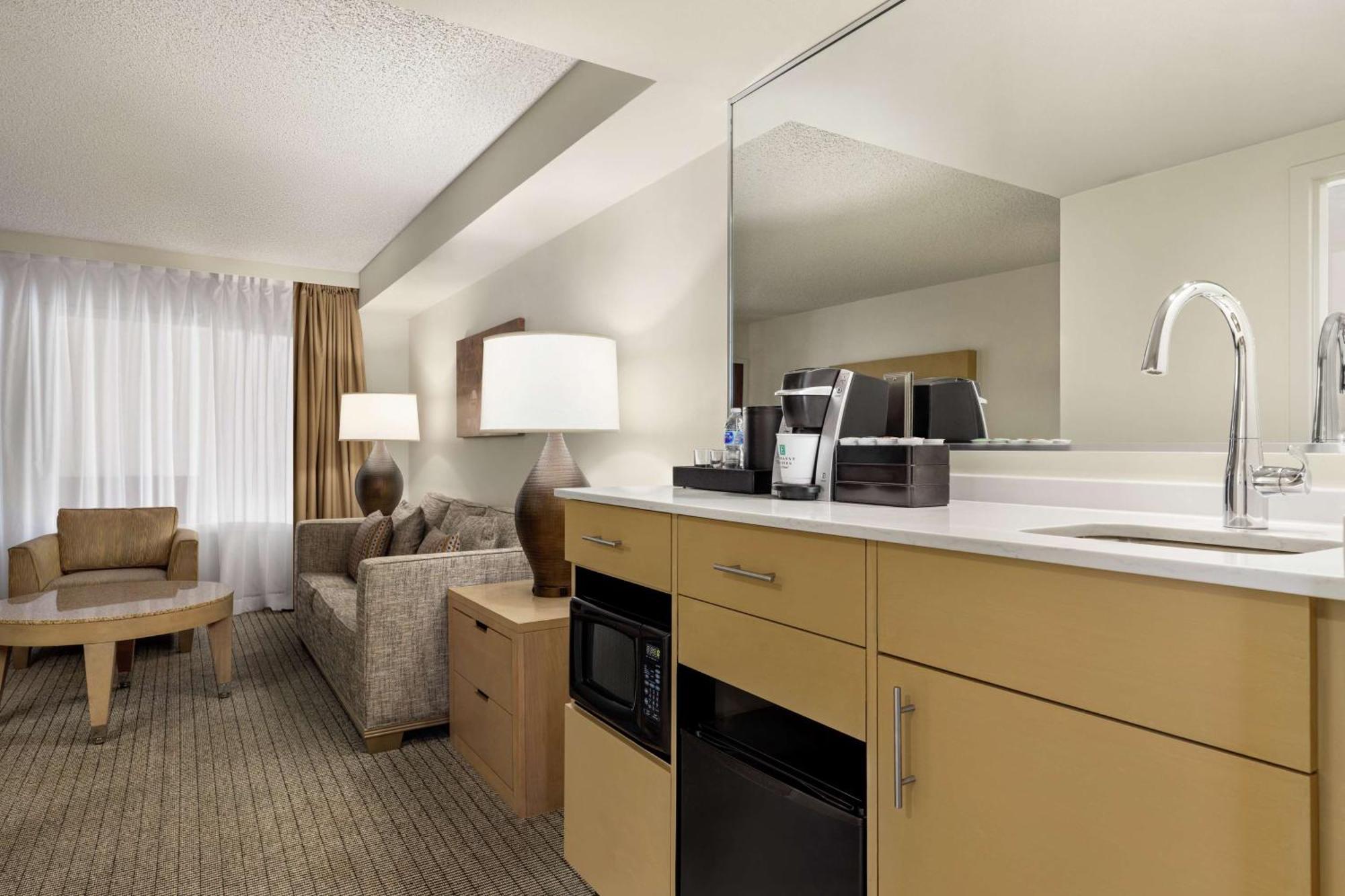 Hotel Embassy By Hilton International Airport Denver