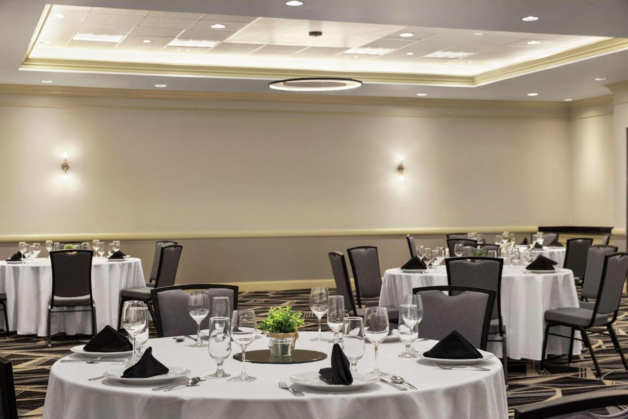 Embassy By Hilton International Airport 4* Denver