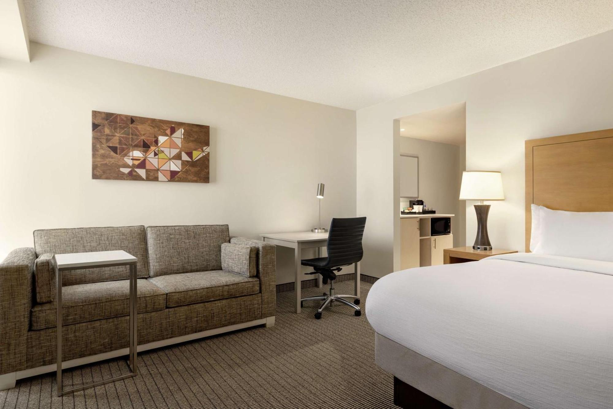 Embassy By Hilton International Airport Hotel 4*