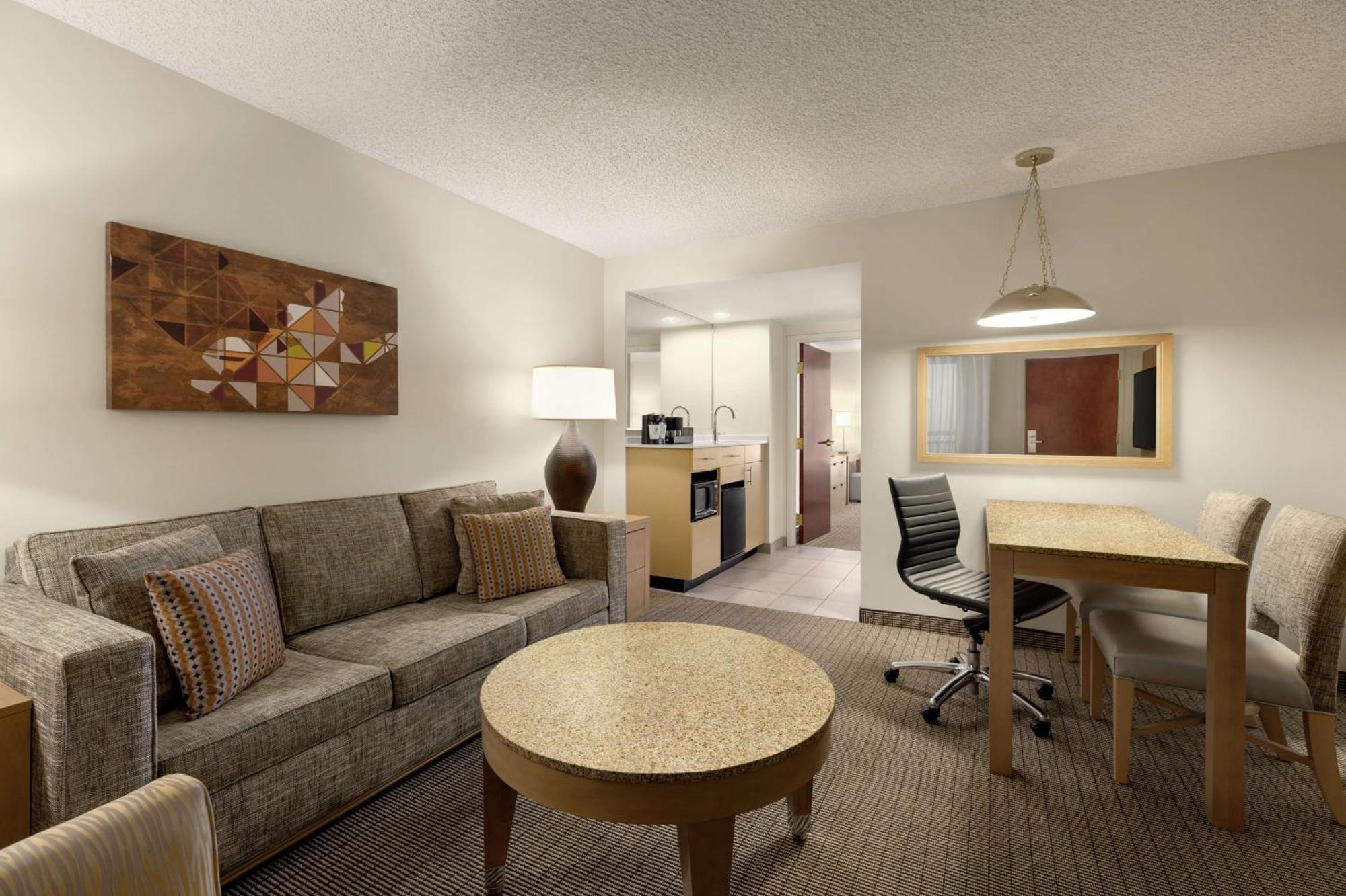 Hotel Embassy By Hilton International Airport Denver