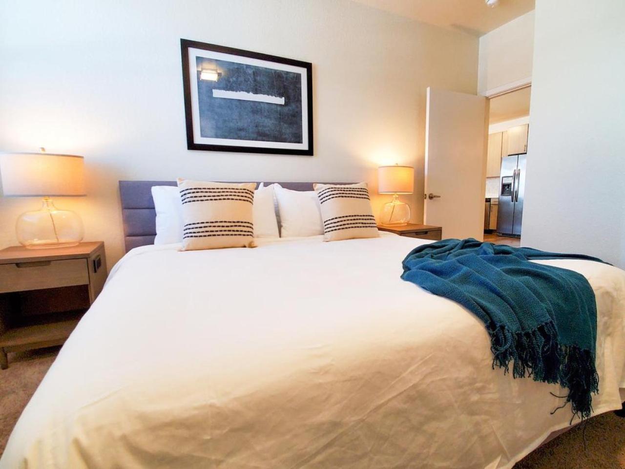 Landing Modern With Amazing Amenities Apartment