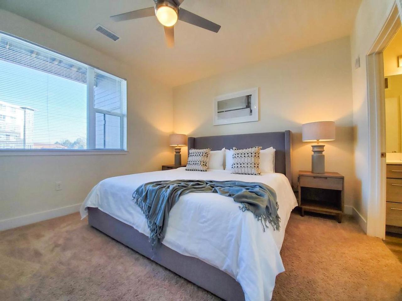Landing Modern With Amazing Amenities *