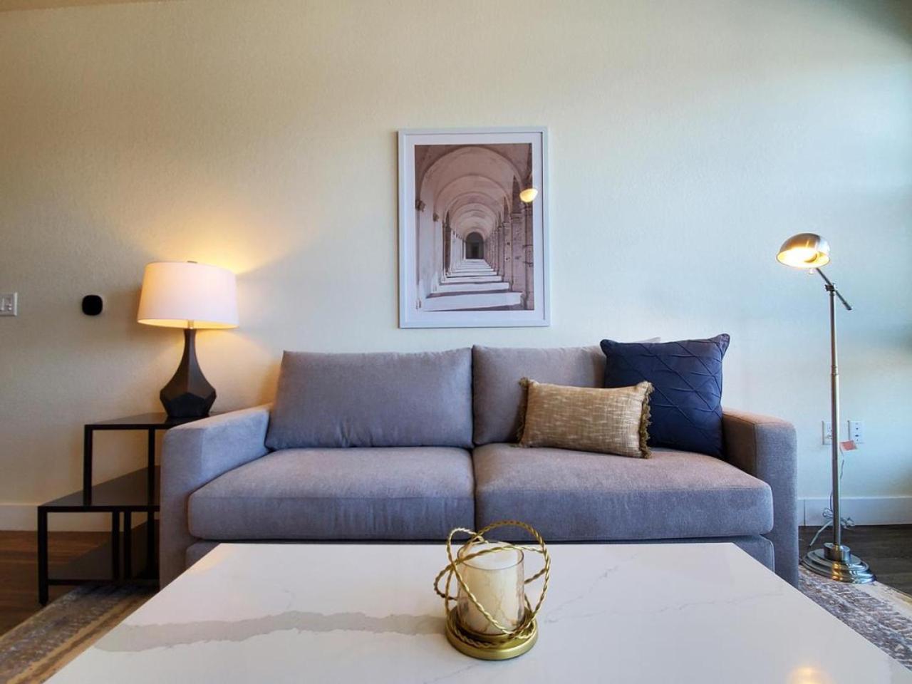Landing Modern With Amazing Amenities Apartment
