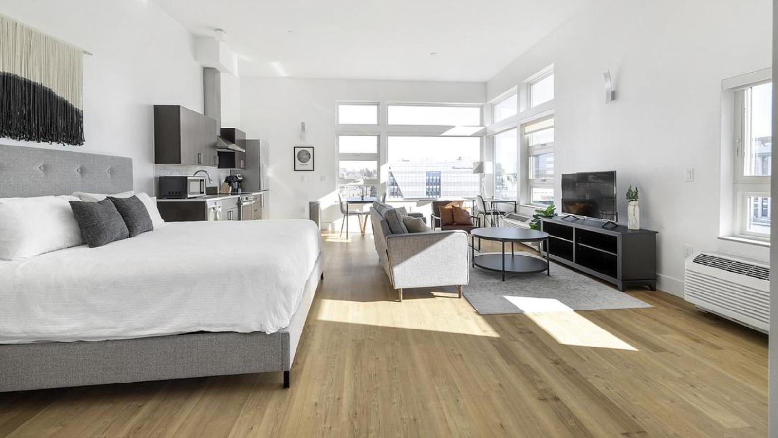 Landing - Modern With Amazing Amenities
