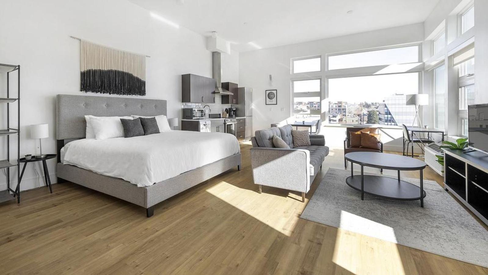 Landing - Modern With Amazing Amenities Apartment