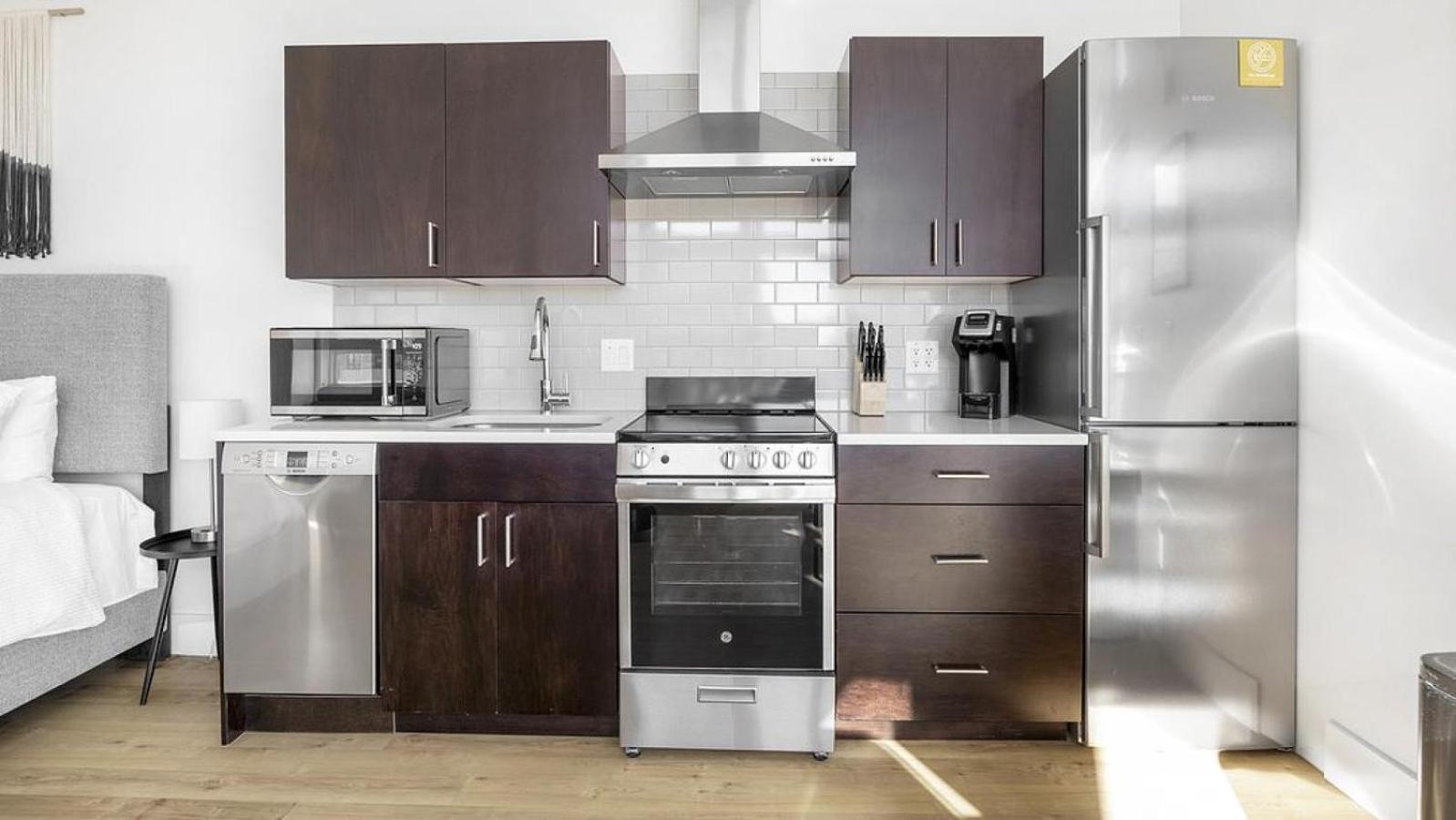 Apartment Landing - Modern With Amazing Amenities *