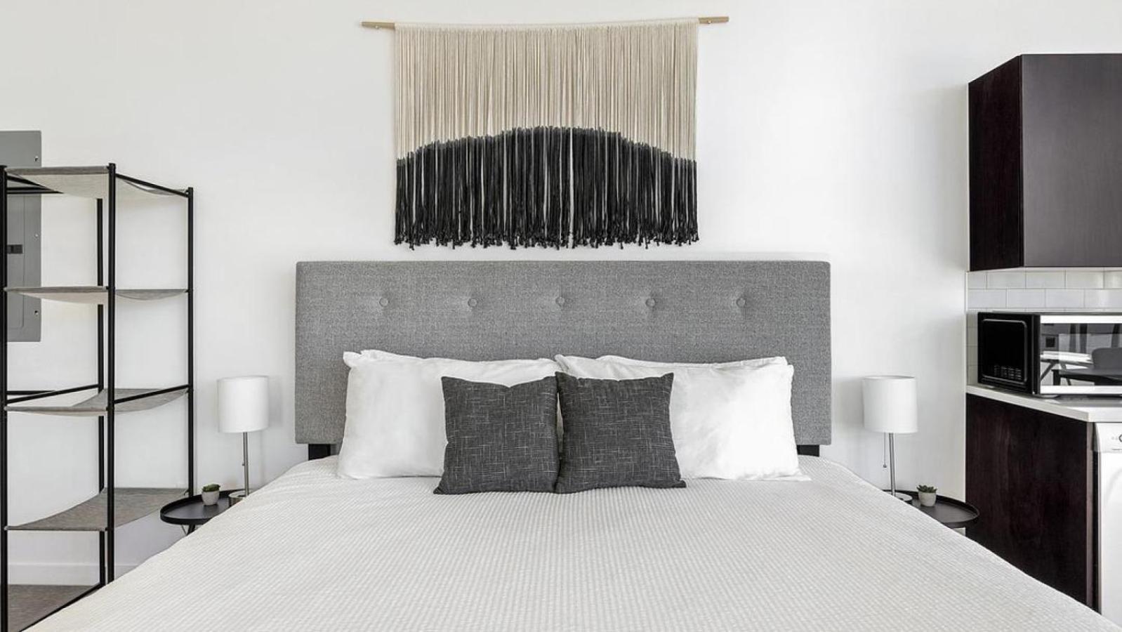 Landing - Modern With Amazing Amenities Apartment