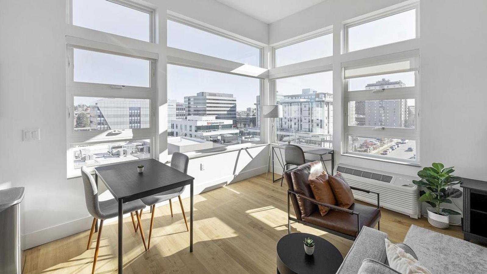 Landing - Modern With Amazing Amenities Denver