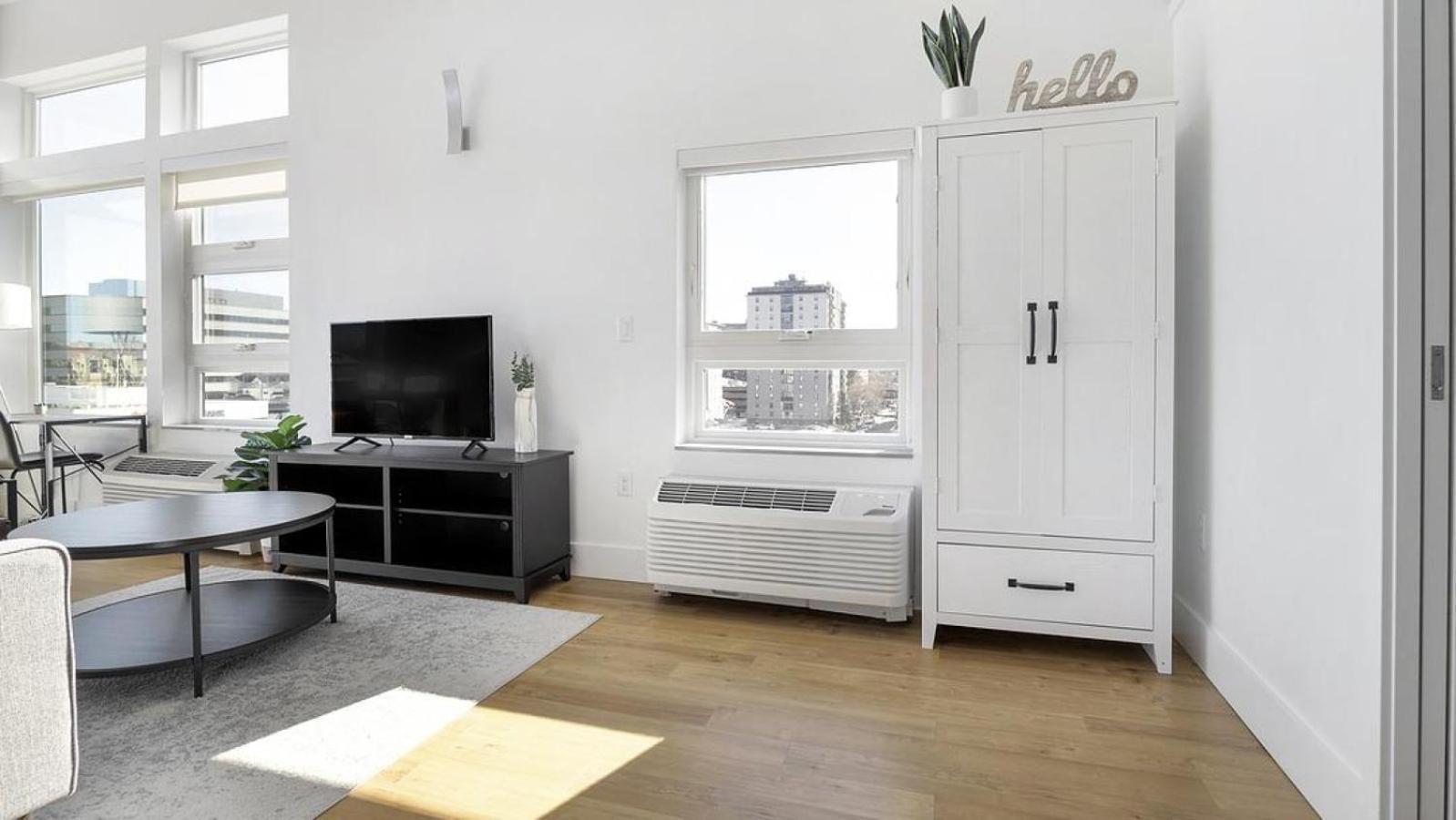 Apartment Landing - Modern With Amazing Amenities *