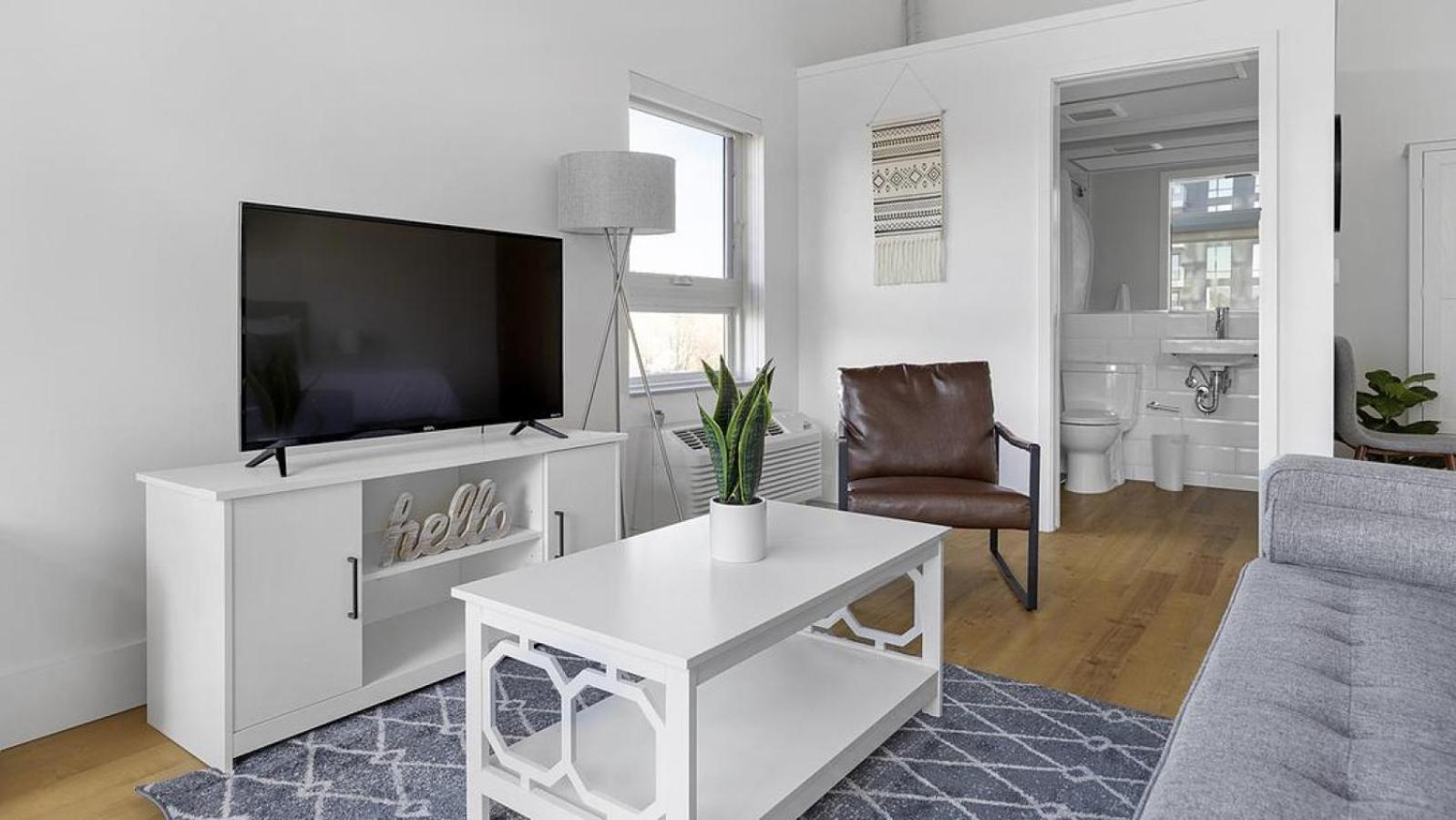 Landing - Modern With Amazing Amenities