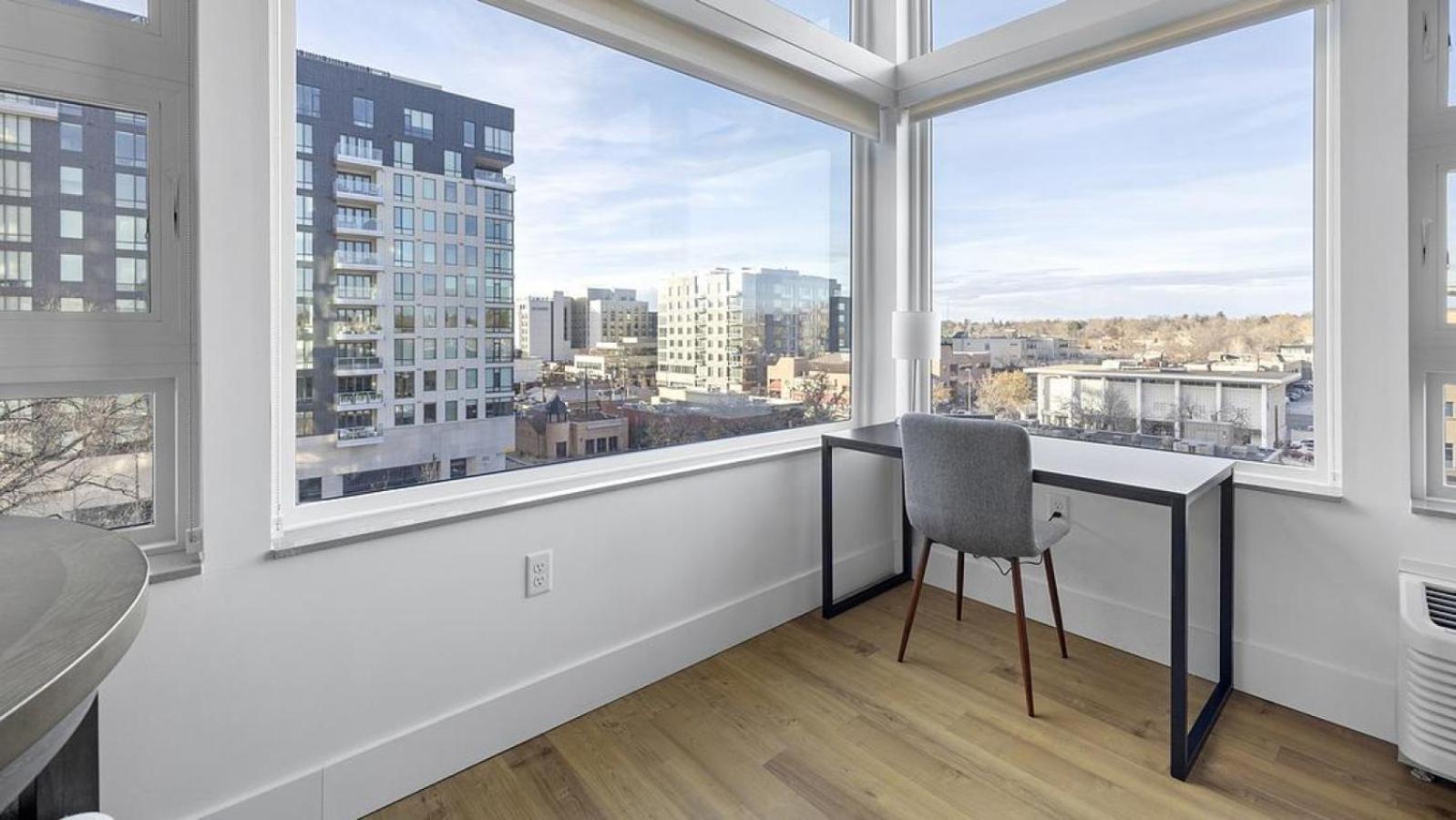 Landing - Modern With Amazing Amenities Denver