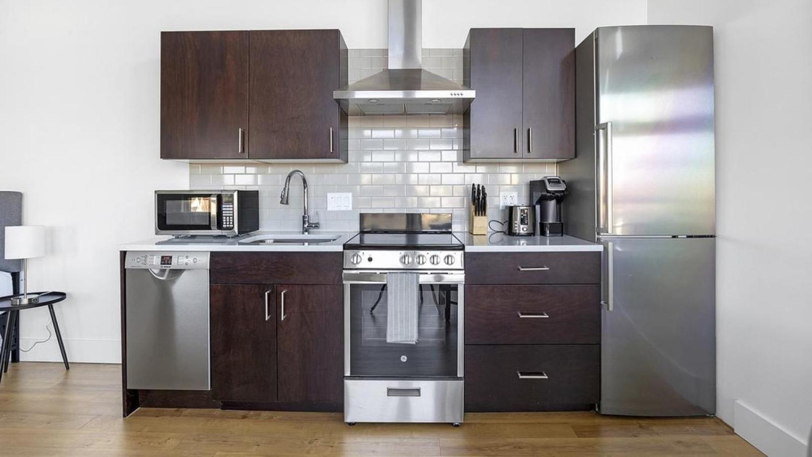 Apartment Landing - Modern With Amazing Amenities *