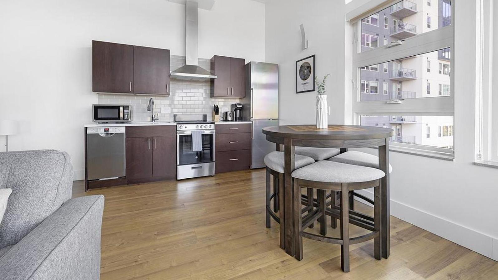 Landing - Modern With Amazing Amenities Denver