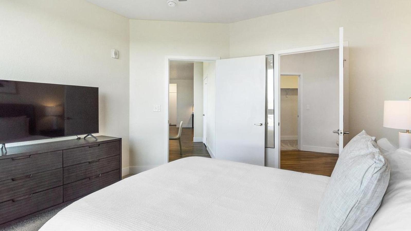 Apartment Landing Modern With Amazing Amenities