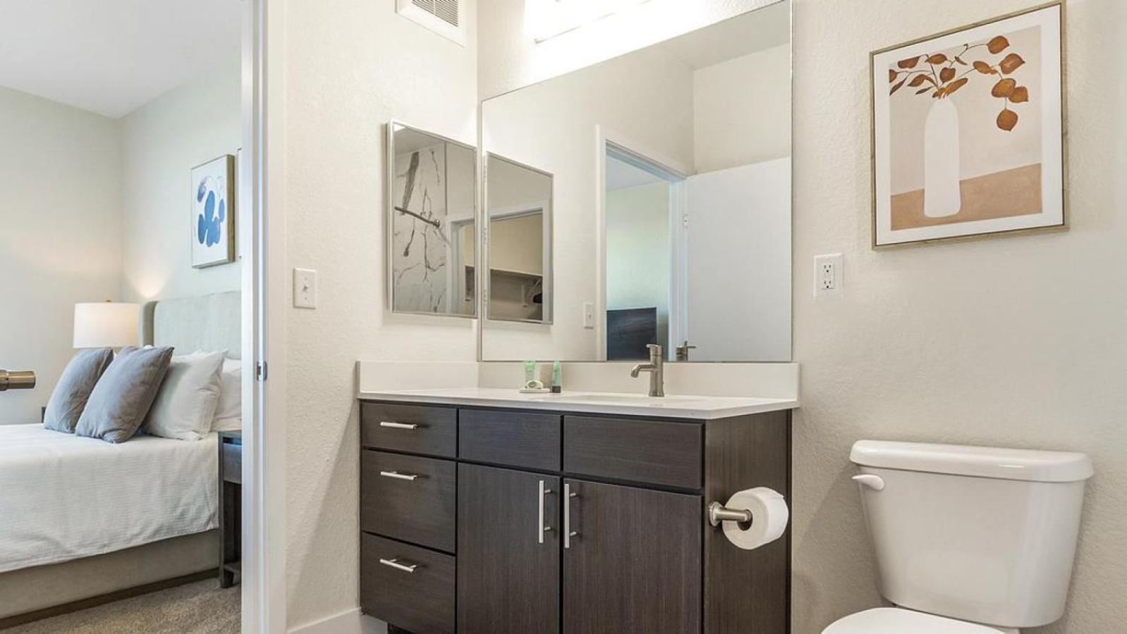 Landing Modern With Amazing Amenities Apartment Denver