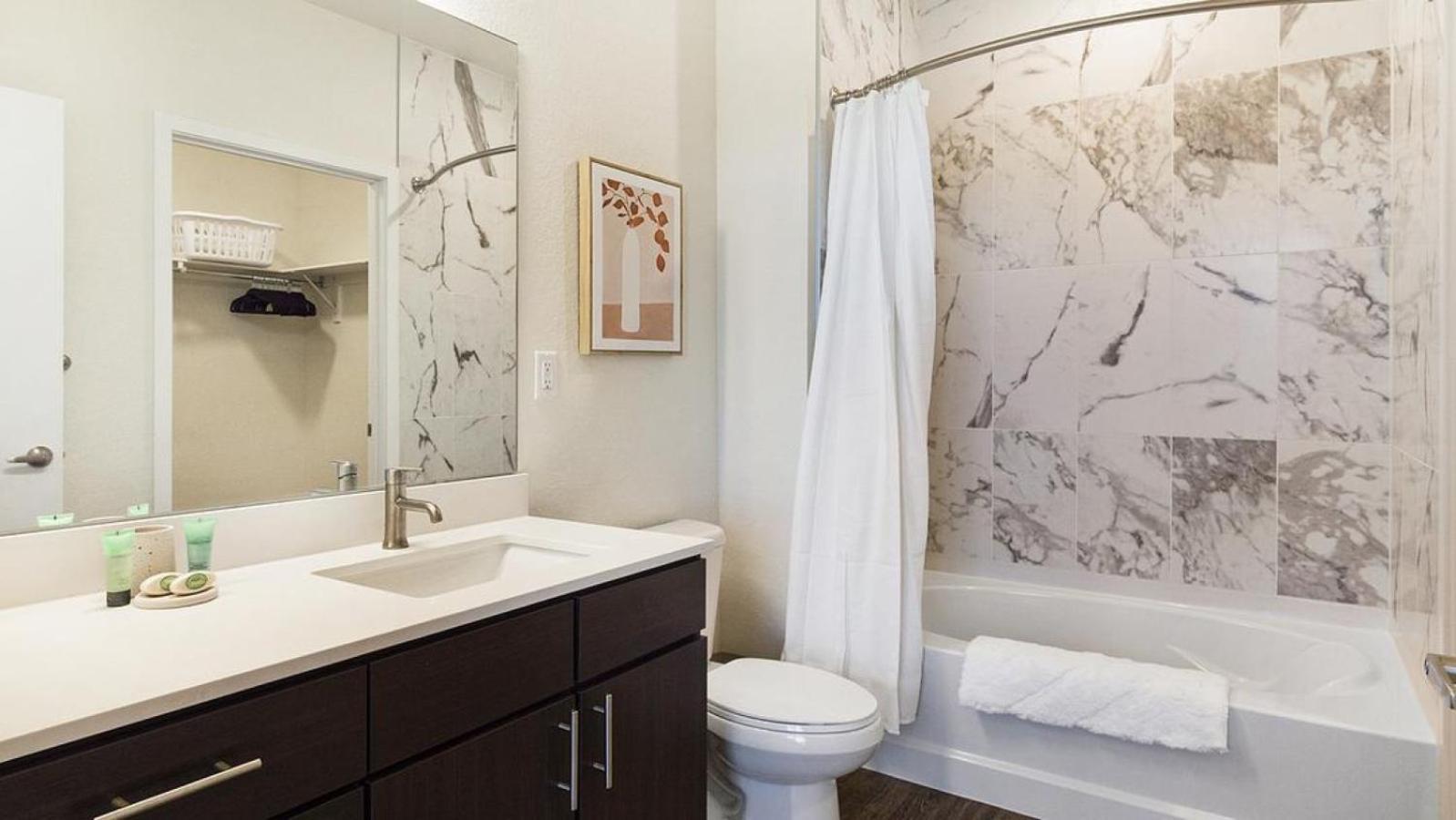 Landing Modern With Amazing Amenities Denver