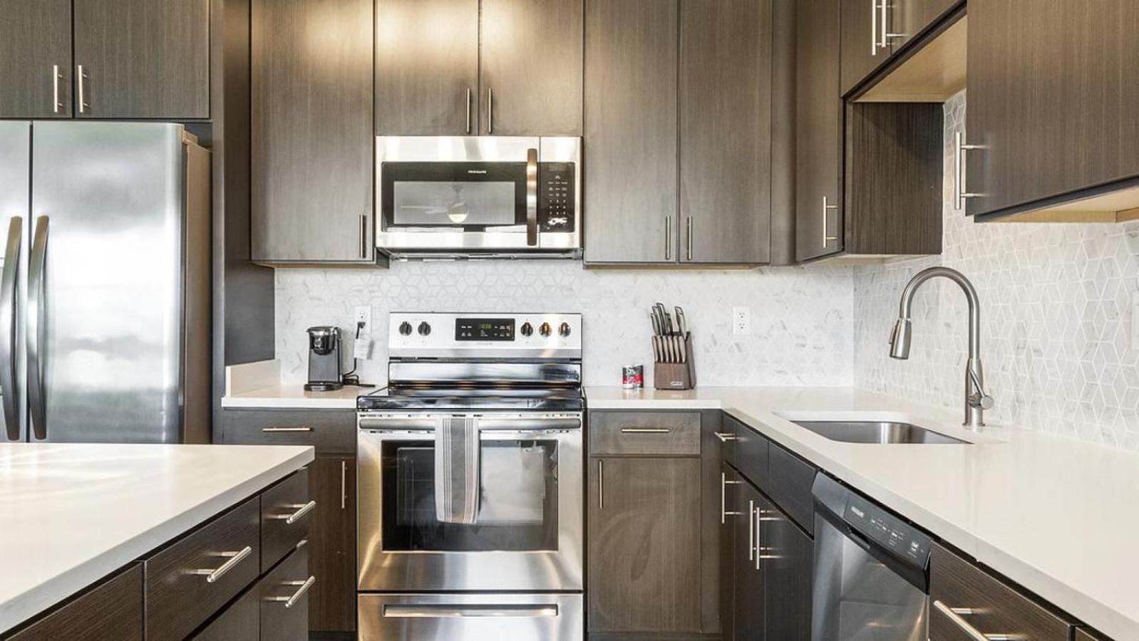 Landing Modern With Amazing Amenities Apartment Denver