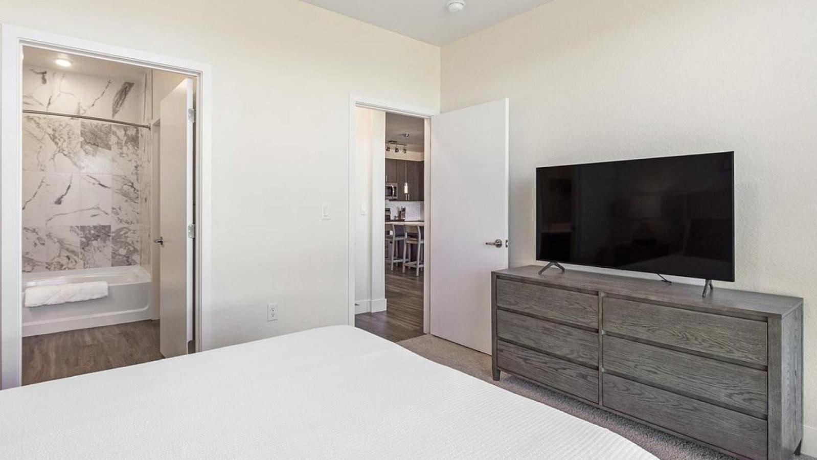 Landing Modern With Amazing Amenities Denver