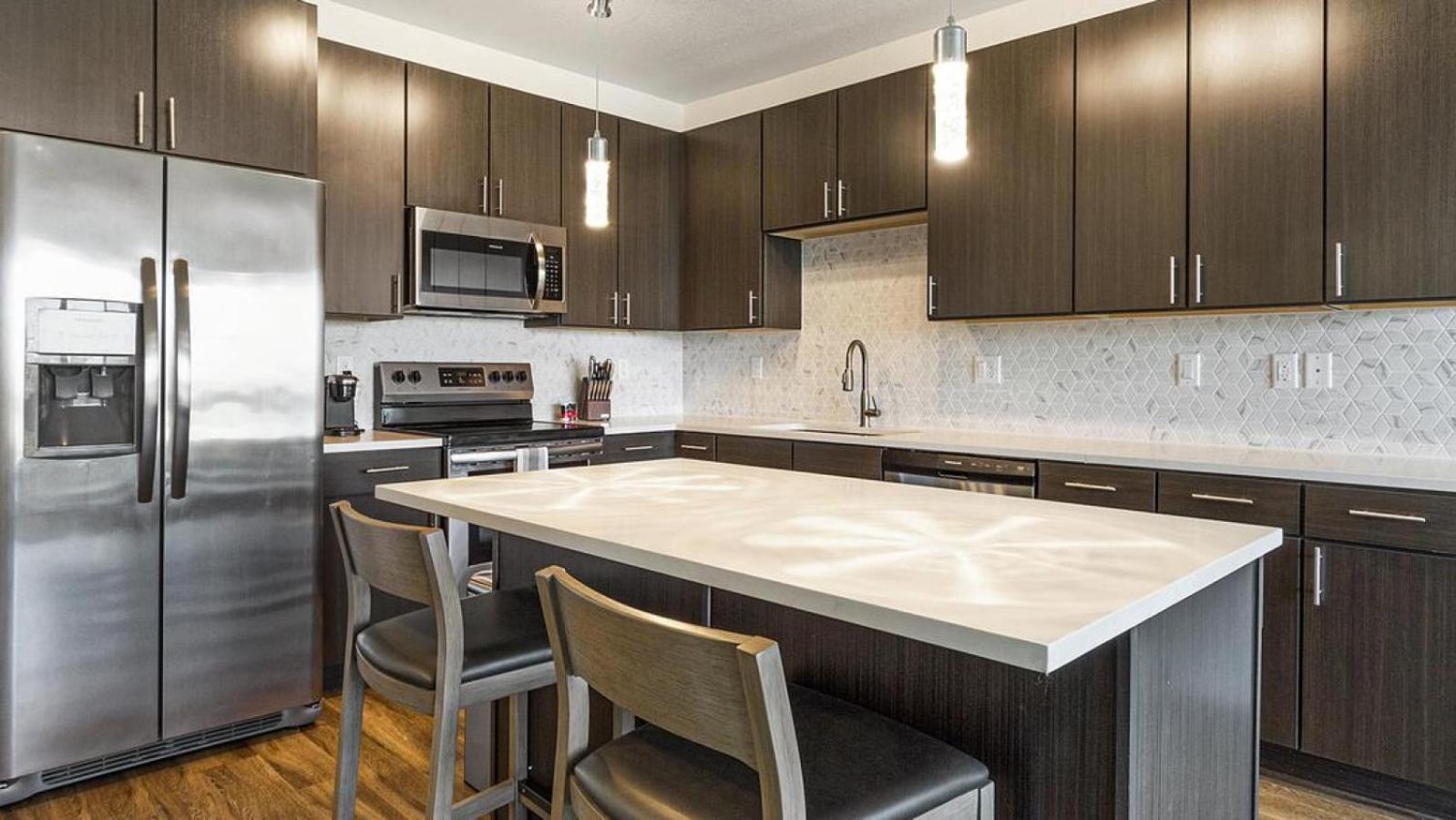 Apartment Landing Modern With Amazing Amenities