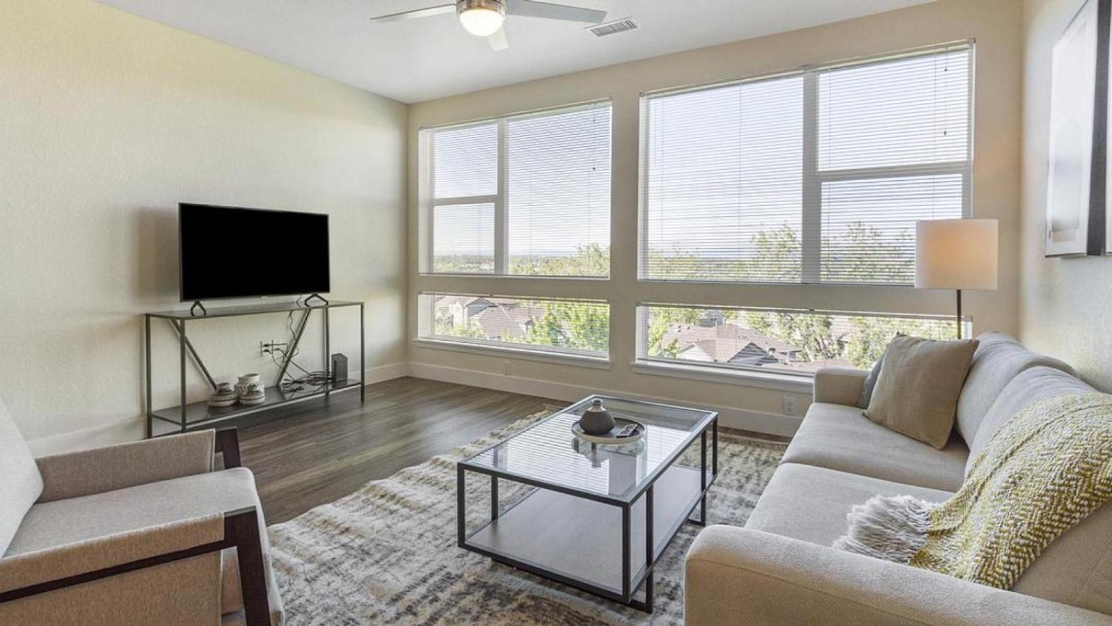 Landing Modern With Amazing Amenities Apartment