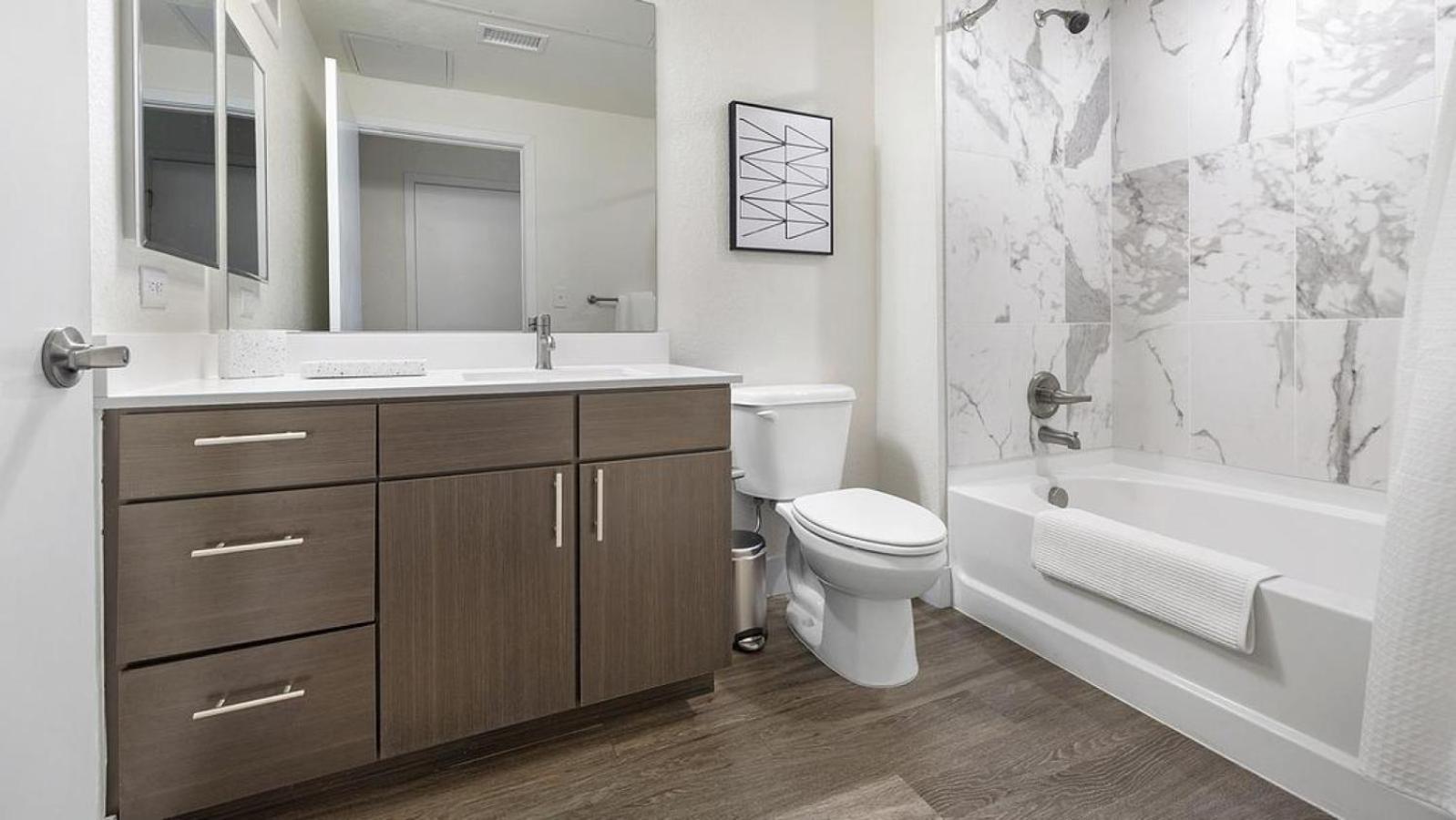 Landing Modern With Amazing Amenities *