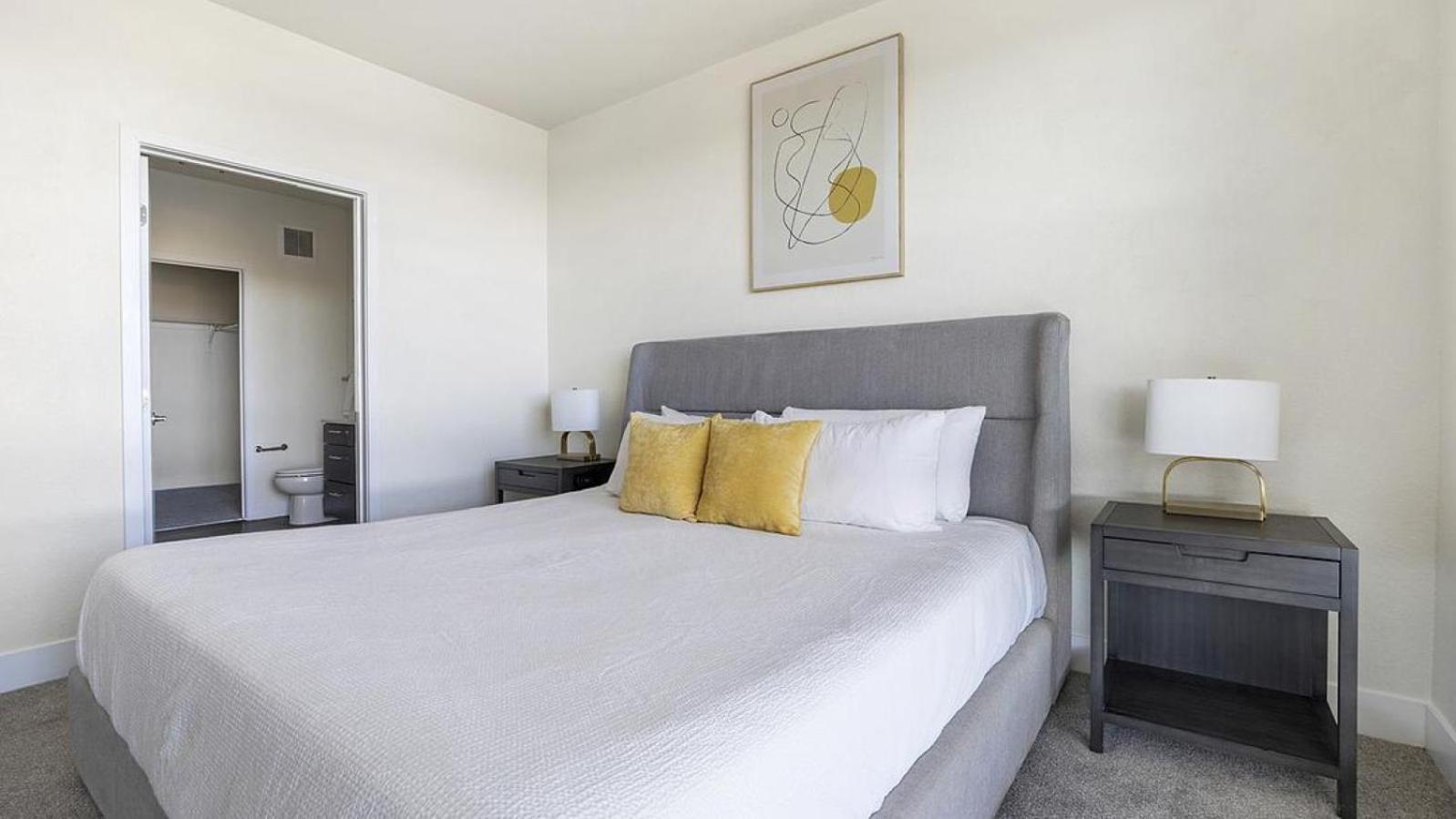 Landing Modern With Amazing Amenities Apartment *