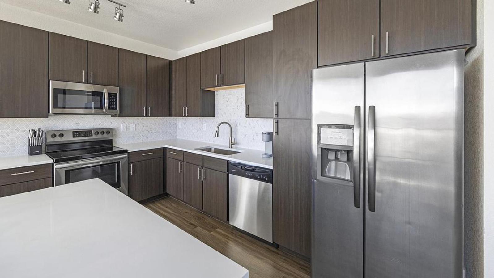 Apartment Landing Modern With Amazing Amenities Denver