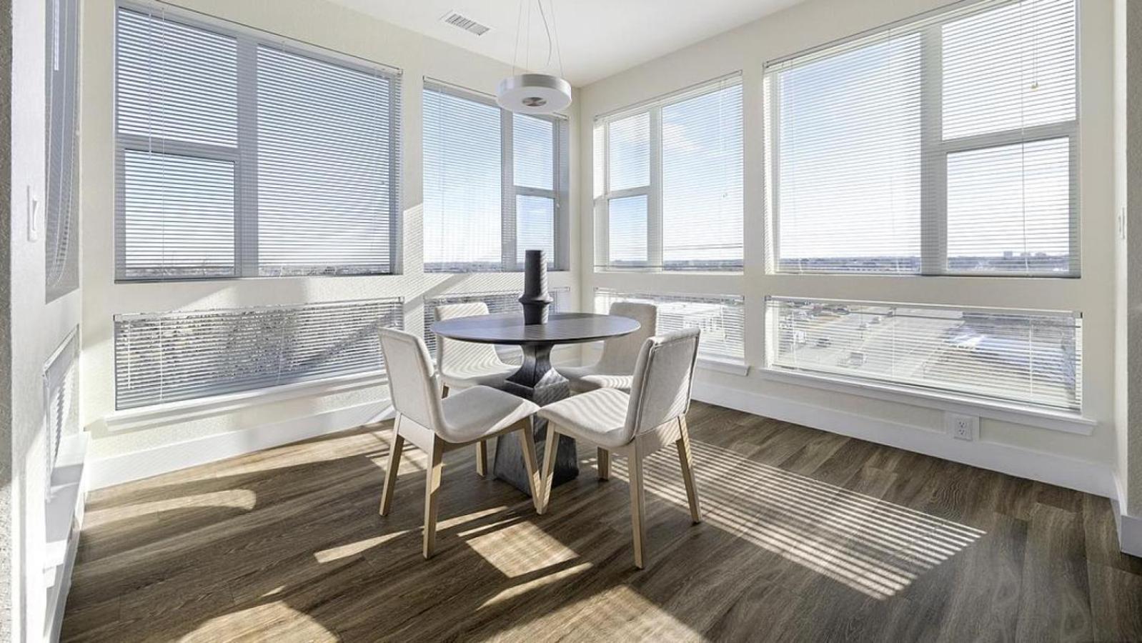 Apartment Landing Modern With Amazing Amenities